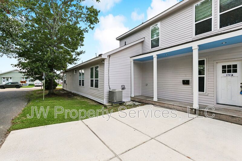 Foto principal - 3701-03 Derbigny St