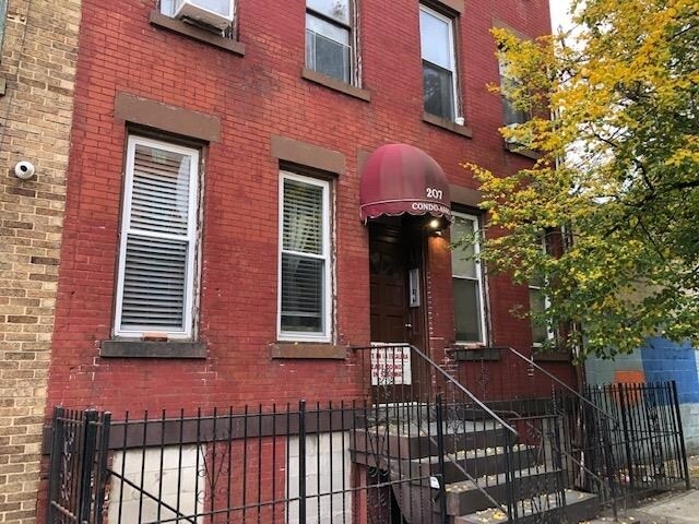 Primary Photo - 207 15th St