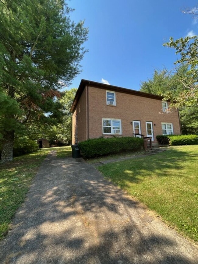 Foto del edificio - 314 Walters Ln