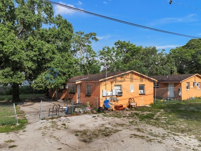 Building Photo - Unit A