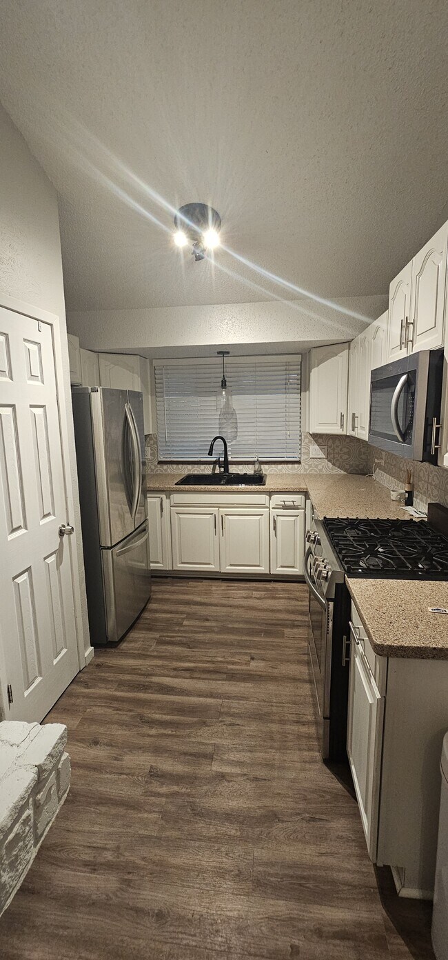 Building Photo - 504 Suzzane Rd