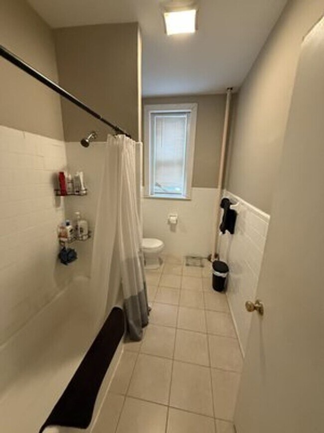 Building Photo - KENMORE 2 Bedroom Apt. - 9/1/26 (NO BROKER FEE)