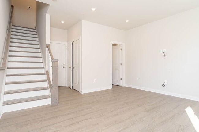 Building Photo - Newly Built 3 Bed 3 full Bath 2 half Bath ...