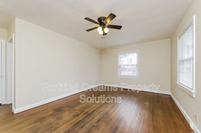 Foto del edificio - 2802 Robin Hood Dr