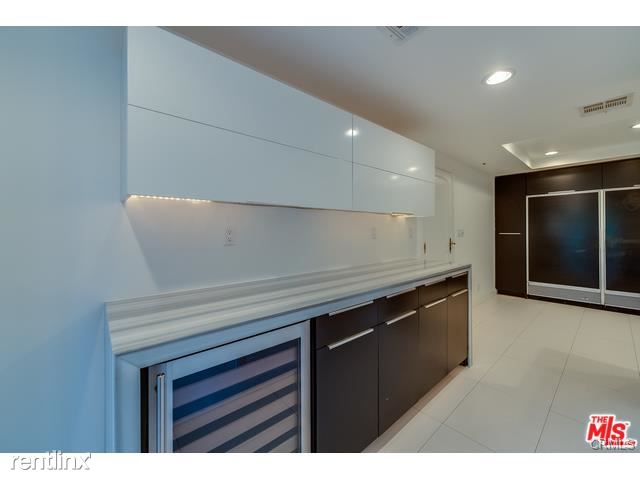 Building Photo - 425 N Maple Dr