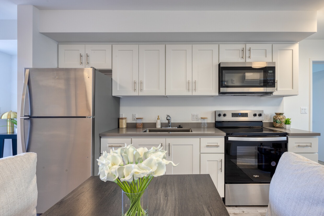 Kitchen Area - 2x2 - 5300 Crenshaw