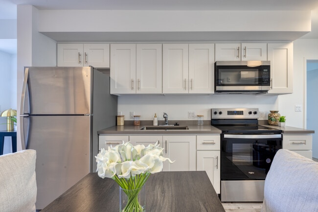 Kitchen Area - 2x2 - 5300 Crenshaw