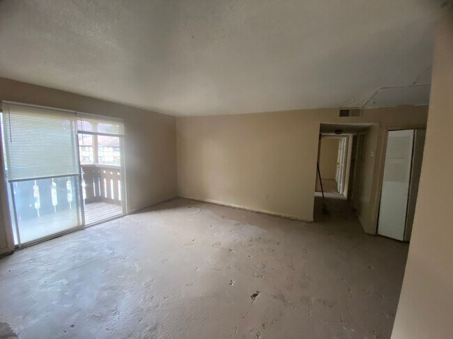 Foto del edificio - 1505 Camelot Dr