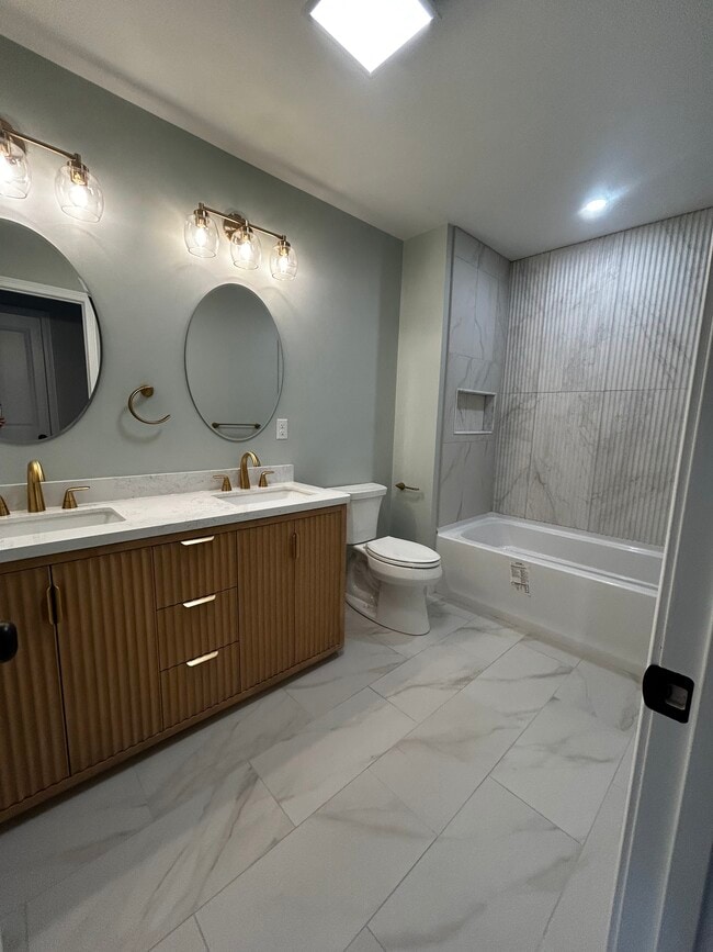 Building Photo - 246 Front St