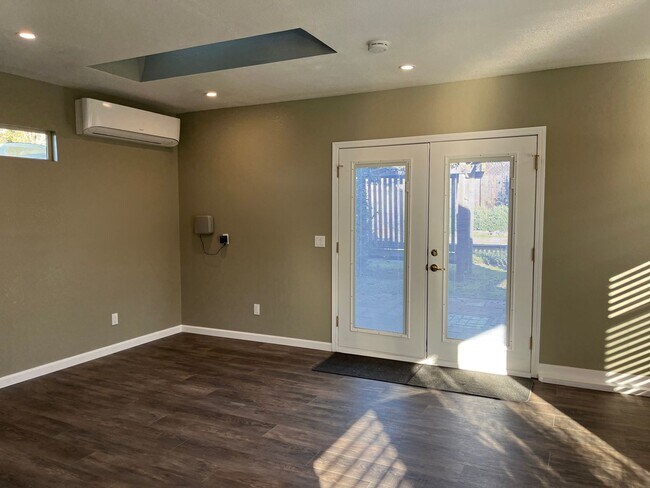Building Photo - Brand New and Beautiful studio apartment i...