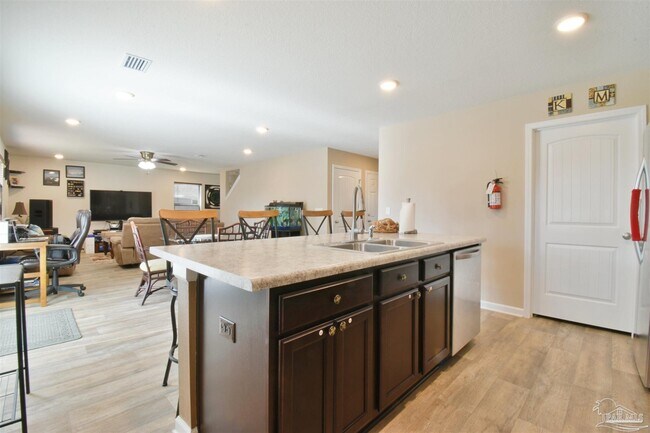 Building Photo - 7308 Single Trce
