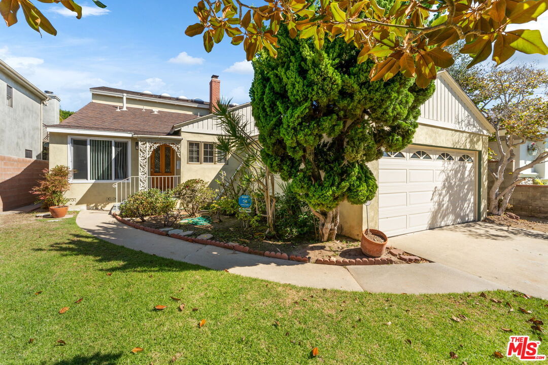 Primary Photo - 7466 Denrock Ave