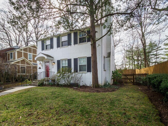 Foto del edificio - 5208 Glenwood Rd