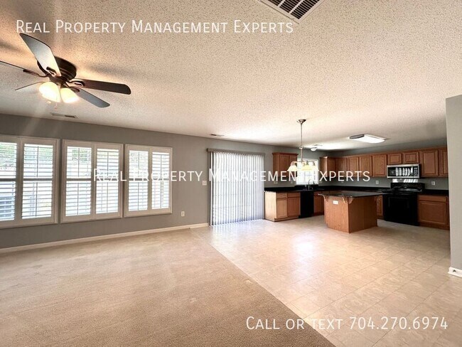 Foto del edificio - 10834 Glenluce Ave