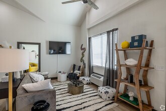 Building Photo - Villas on Turtle Creek