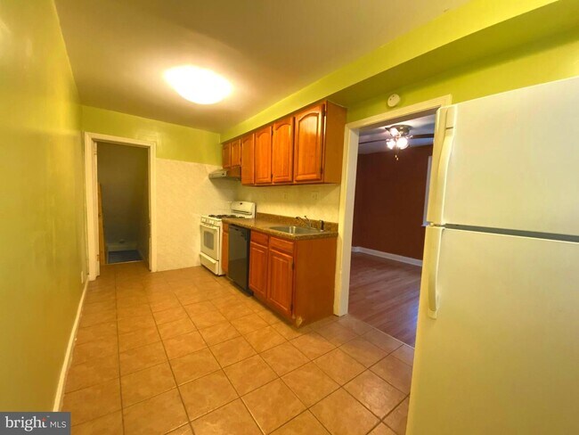 Building Photo - 45 Greenhill Rd