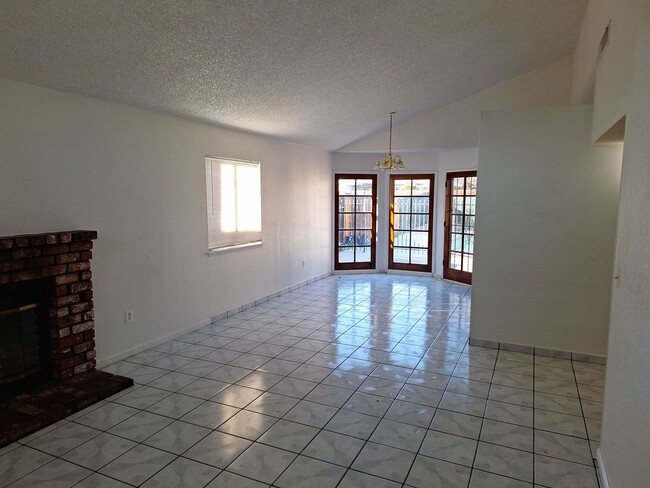 Foto del edificio - Beautiful 3 Bedroom House with Pool!