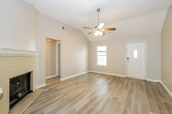 Building Photo - 6883 Lagrange Cir N