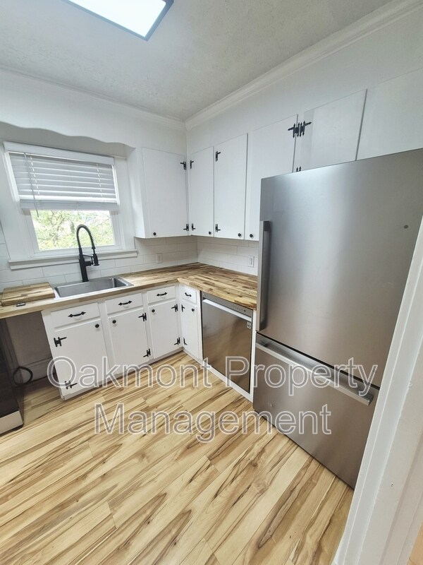 Foto del edificio - 110 Phelps Rd