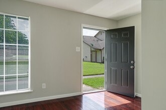 Building Photo - 1833 Country Village Blvd