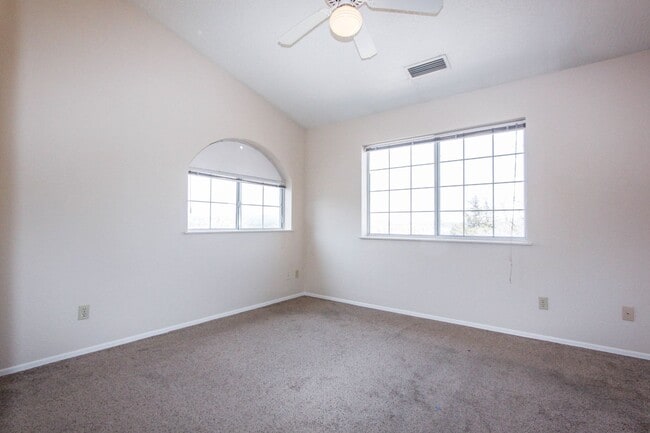 Building Photo - 415 S Alarcon St