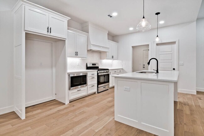 Building Photo - 1 Claypole Ln