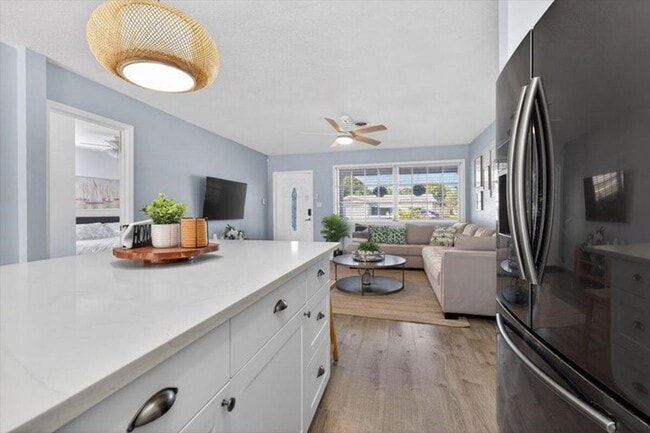 Building Photo - 110 NE 30th St