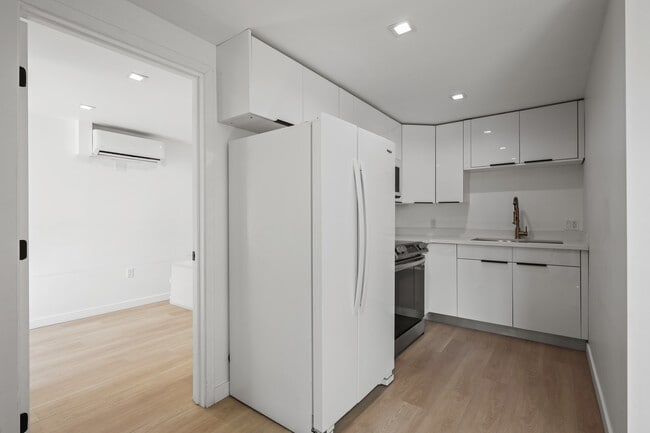 Building Photo - 1139 Bellevue Ave.