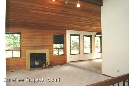 Building Photo - 9 Walking Woods Dr