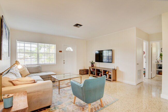 Building Photo - 264 NW 45th St