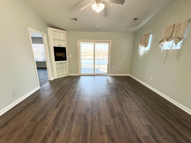 Building Photo - Myrtle Beach - 3 Bedroom / 2 Bathroom Home