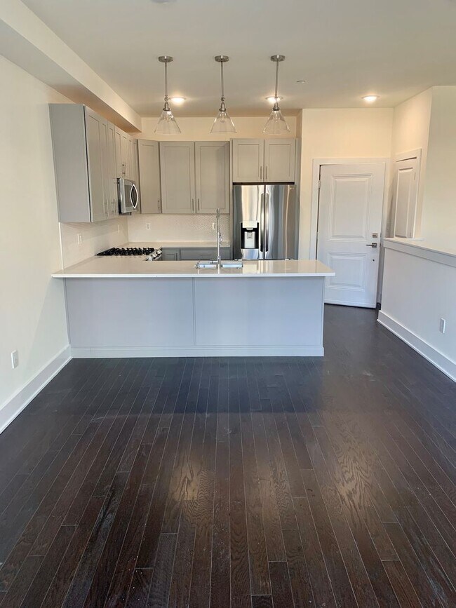 Foto del edificio - Luxurious 1-Bedroom Apartment in Olde Kensington! Available NOW!