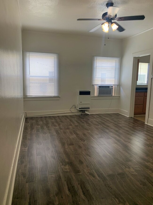 Building Photo - Charming Studio located minutes from DTLA,...