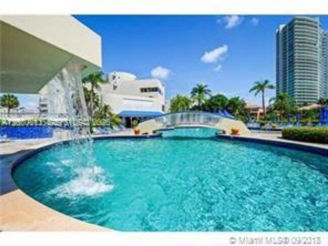 Foto del edificio - 19707 Turnberry Way
