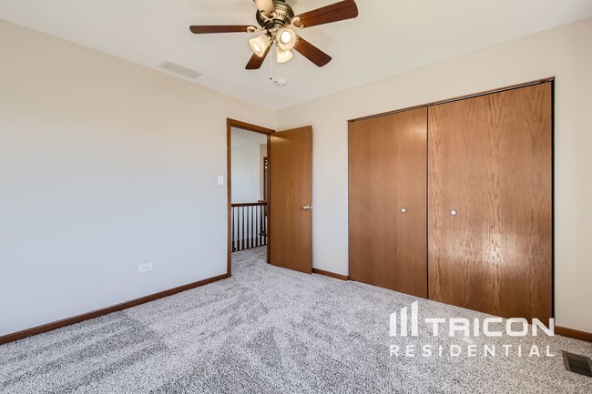 Building Photo - 3501 Stone Creek Dr