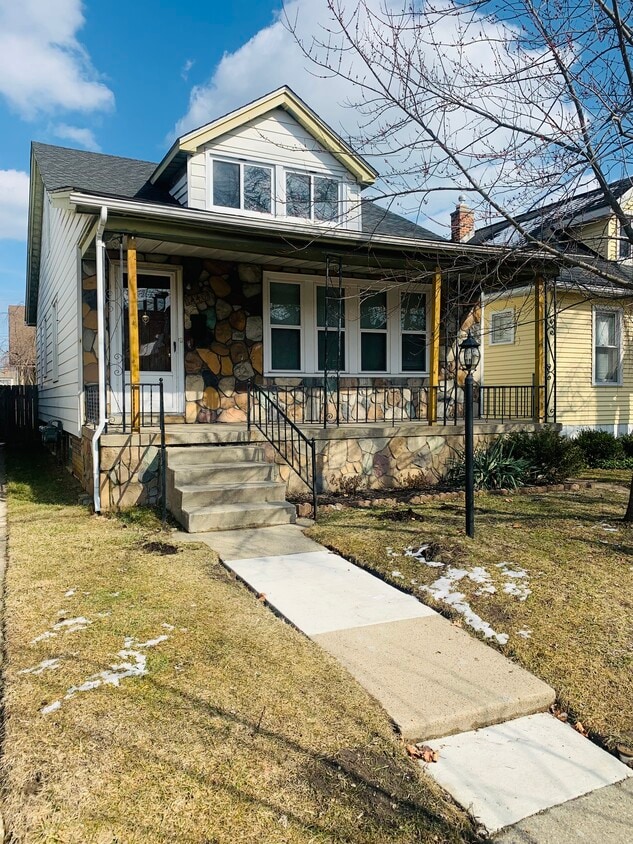 1440 Lakepointe St, Grosse Pointe Park, MI 48230 House Rental in Grosse Pointe Park, MI