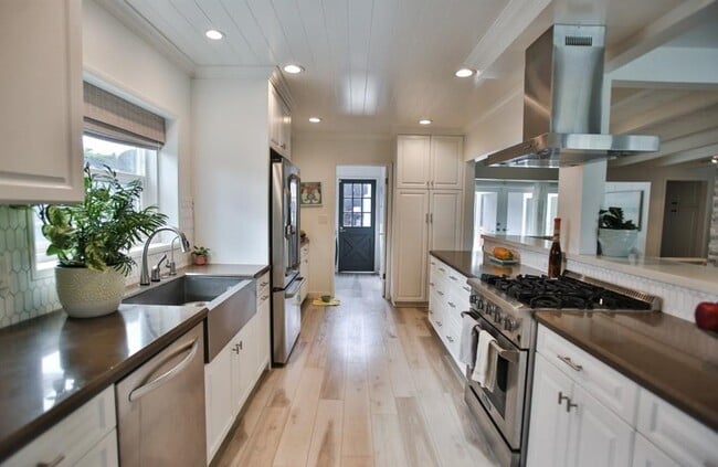 Building Photo - 309 Kings Pl