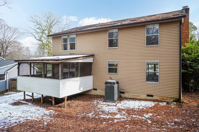 Foto del edificio - Four bedroom Corner Lot!