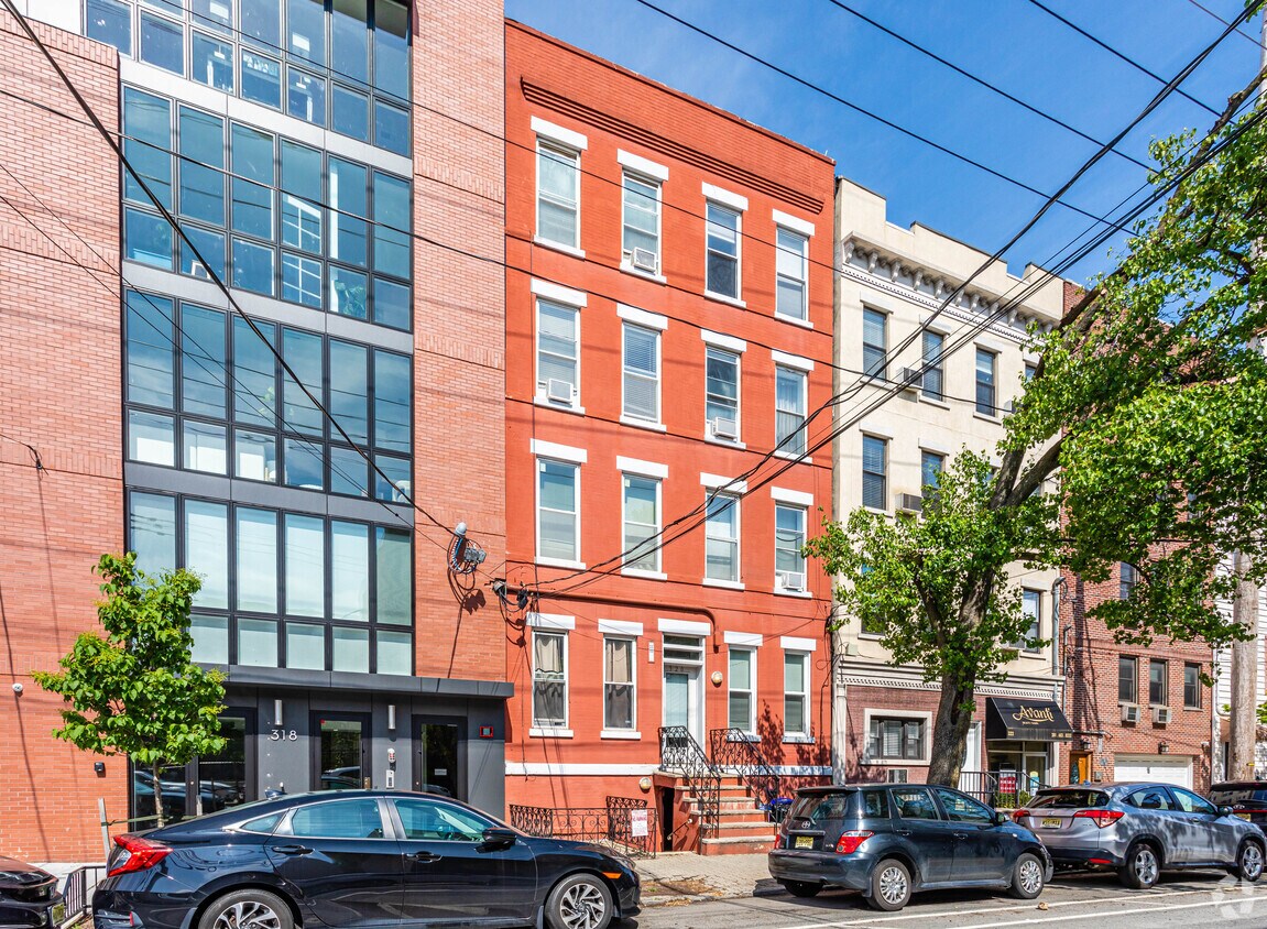 Primary Photo - 320 Madison St