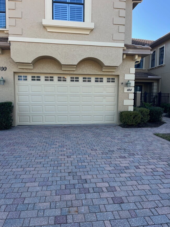 Garaje para dos coches - 100 Laterra Links Cir