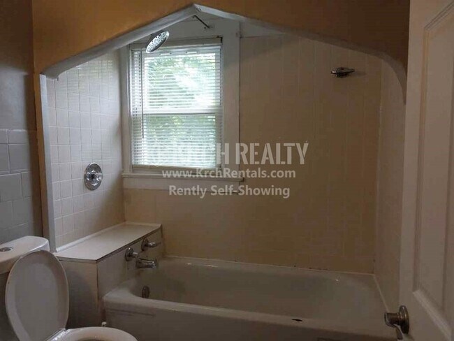 Foto del edificio - Four Bedroom Two Bathroom and small game r...