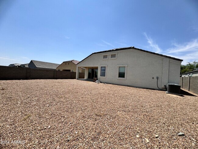 Building Photo - 3003 N Brooklyn Dr