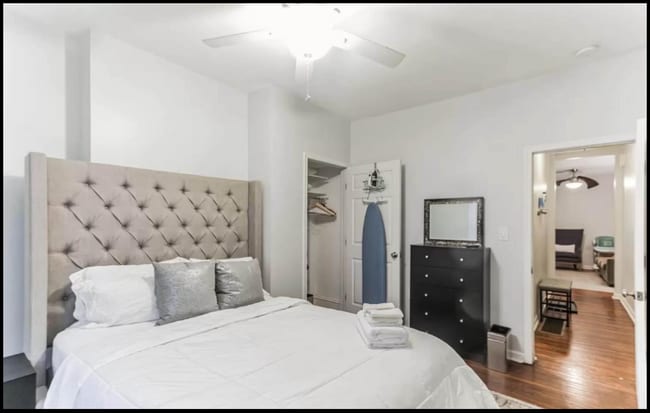 Foto del edificio - 5527 Pulaski Ave