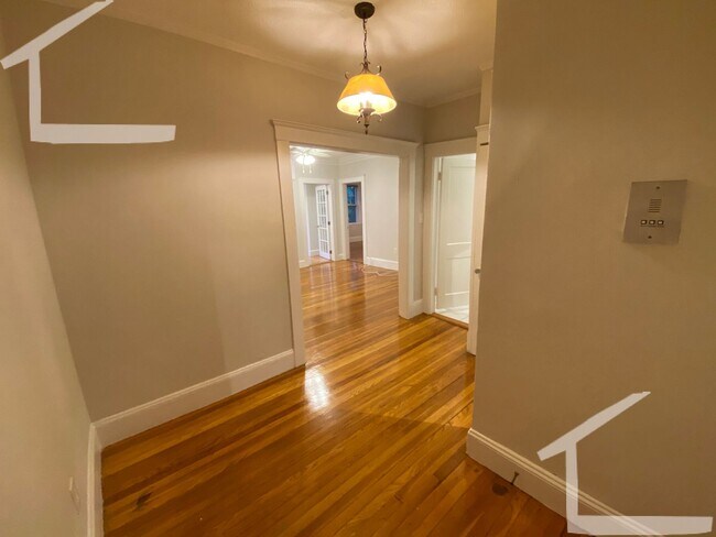 Building Photo - Cleveland Circle Area of Brighton. Steps f...