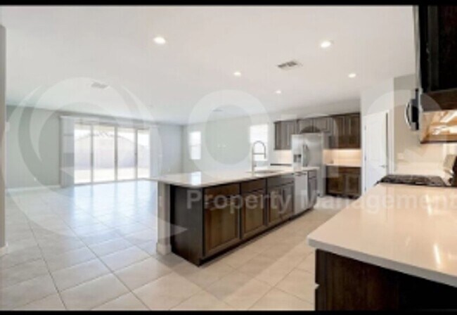 Foto del edificio - 30433 W Amelia Ave