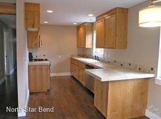 Building Photo - 3 br, 2 bath House - 1425 NW Newport Ave.