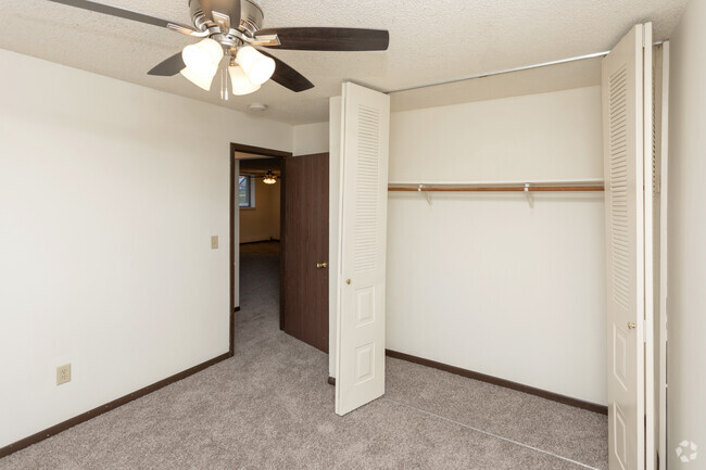 2BR, 1BA - 925SF - Cedar Park Apartments