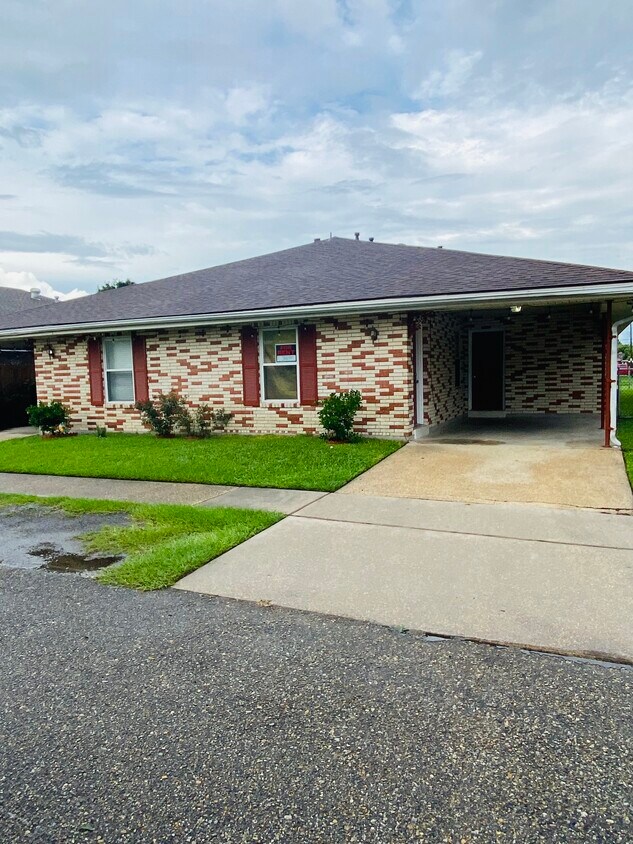 2326 Stander Pl, Chalmette, LA 70043 House Rental in Chalmette, LA