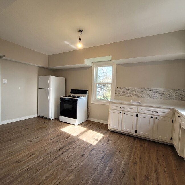 Building Photo - Huge 3 Bedroom Home in Washington Pa