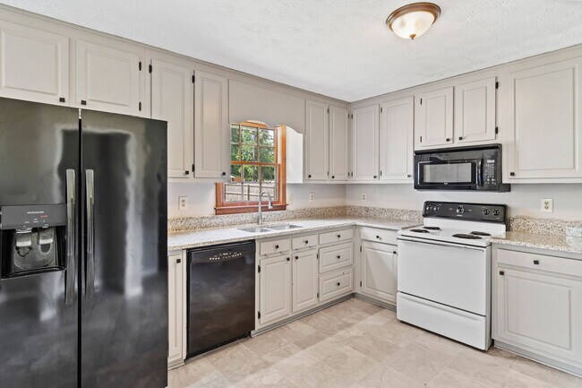 Building Photo - 58 6th Ave